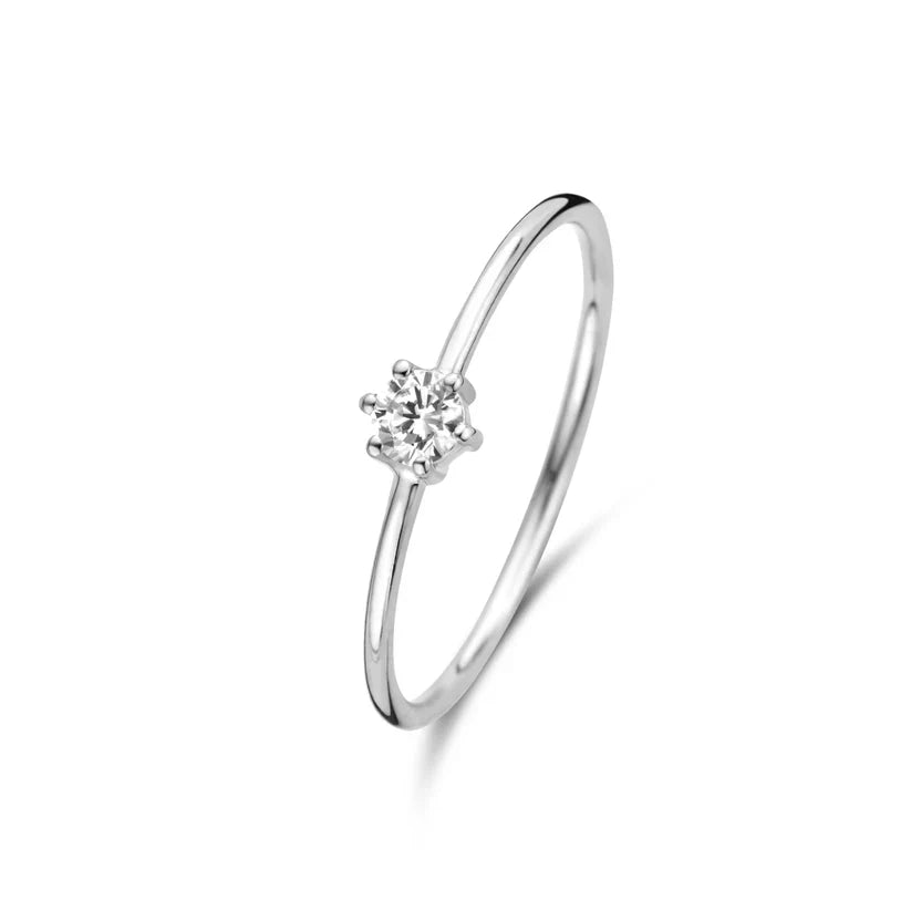 Eloura™ Sophisticated Simple Ring