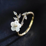 Eloura™ Ring with Flower